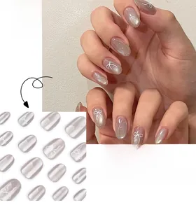 Faux ongles œil de chat gris courts et ronds avec motifs de nœuds blancs délicats