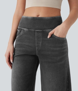 Detailansicht der High-Waist-Wide-Leg-Jeans mit Kontrastnähten und Utility-Taschen