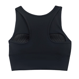 Dettaglio del reggiseno sportivo nero con dorso a vogatore e coppe interne testurizzate