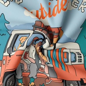 Détail du tissu avec illustration de camping vintage et texte Outside imprimé