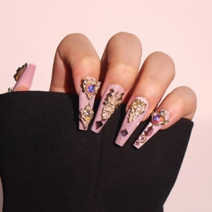 Faux Ongles Coffin Effet Oeil De Chat Violet Breloques Baroques Dorées Strass Coeur Style Luxe Fait Main Pour Femmes