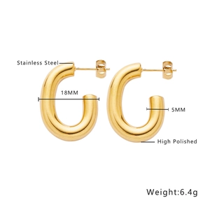 Detail of 18mm high polished gold J-shaped stainless steel earrings with 5mm thickness