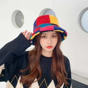 Cappello da pescatore in patchwork di lana d'agnello colorata per donna, stile invernale