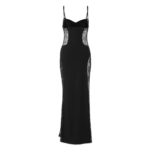 Dettaglio di abito nero con spalline sottili, inserti in pizzo e silhouette snellente
