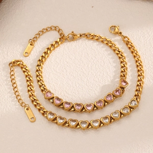 18K vergoldetes Edelstahl-Armband mit kubanischer Kette und Zirkonia-Herzen in Pink