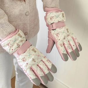 Women's warm ski gloves with pink floral bear patterns and non-slip palm design