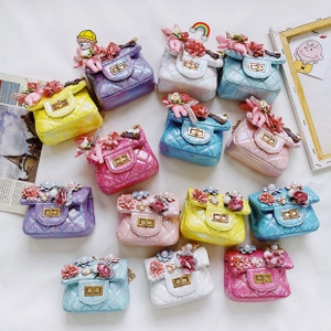 Mini sacs bandoulière matelassés avec fleurs et perles en couleurs macarons