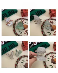 Details der Acryl Haarklammern mit Schneemann und Weihnachtsbaum und Glitzer-Finish