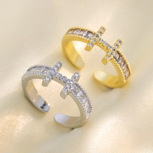 Anelli aperti regolabili con design a doppia croce in oro e argento con zirconi scintillanti