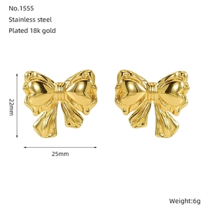 Détails des boucles d'oreilles nœud en acier doré 18k, taille 25 mm x 22 mm