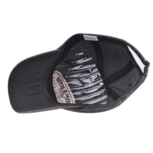 Détail intérieur de casquette grise montrant le mélange coton et le bandeau interne