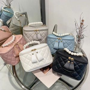 Sac à Épaule en Cuir PU Matelassé pour Femmes Avec Poignée en Perle Chaîne Dorée Petit Sac Carré Élégant Trousse à Maquillage