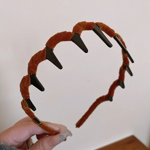 Detailed view of brown velvet headband texture with black inner plastic teeth