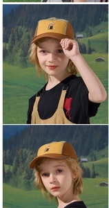 Dettaglio del cappellino per bambini color-block con ricamo scalatore e bordo riflettente