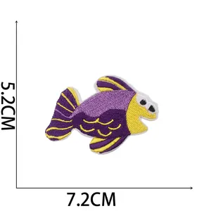 Detailed size view of cartoon fish embroidery patch measuring 5.2cm by 7.2cm and weighing 1.7g