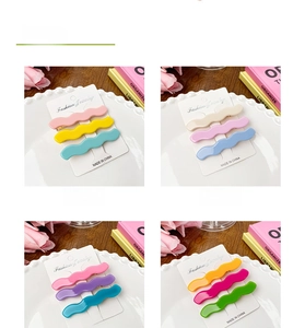 Detail view of 3-piece wavy macaron hair clips set on a fashion display card