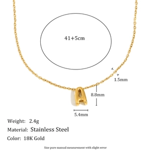 Collier en acier inoxydable plaqué or 18 carats avec pendentif lettre et spécifications