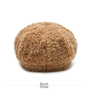 Vue arrière de la casquette de baseball en laine d'agneau marron au tissu bouclé