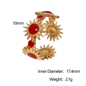 Détails de la bague soleil dorée 18K avec diamètre intérieur de 17,4mm et motif rouge