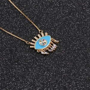 Collier œil maléfique doré avec pendentif bleu, glands en zircon et breloque cœur