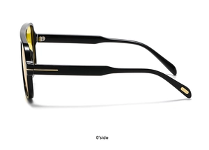 Detailansicht der Vintage-Sonnenbrille mit Doppelsteg und goldenem T-förmigem Metallscharnier