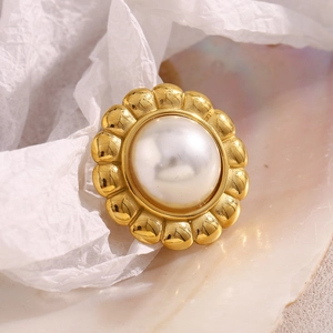 Vintage 18K gold plated stainless steel flower ring with a large imitation pearl center