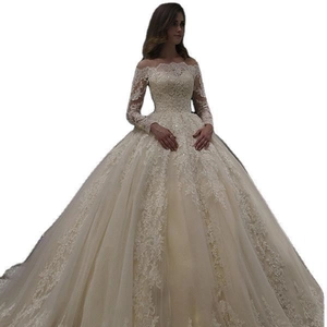 Robe de mariée élégante en dentelle champagne à épaules dénudées avec manches et jupon large