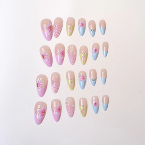 Handgefertigte Mandel-Kunstnägel mit 3D-Blumen, Perlen und Makronen-Farbspleißen