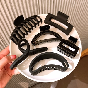 Large Matte Black Hair Claw Clips For Women Strong Hold Geometric Cutout Plastic Shark Hair Claws Minimalist Styling Accessories