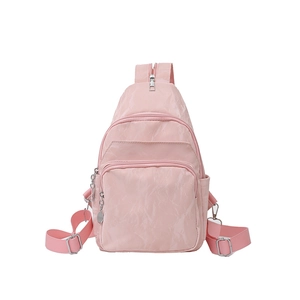 Sac de poitrine rose multifonctionnel en tissu texturé avec trois poches zippées