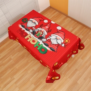 Rechteckige Weihnachts-Tischdecke mit Zwergenmotiven und HO HO HO Text auf rotem Stoff