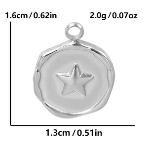 Detailed size chart for silver star pendant showing dimensions 1.6cm by 1.3cm and 2g weight