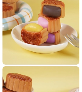 Makroaufnahme von Squishy-Mondkuchen-Spielzeug aus PVC mit traditionellem Muster
