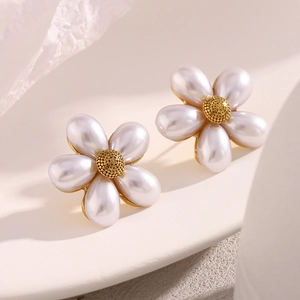 French style 18K gold plated stainless steel flower stud earrings with pearl petals