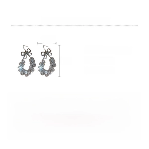 Detaillierte Größentabelle für Strass-Schleifenohrringe mit Maßen von 6x3,3cm und 15,1g