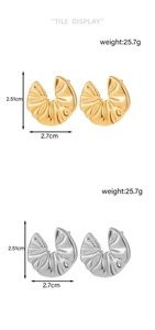 Detail view of chunky crinkled C-shape hoop earrings with weight and size specifications