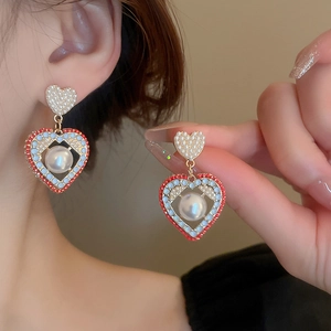 Boucles d'oreilles cœur vintage français avec perles blanches et perles rouges