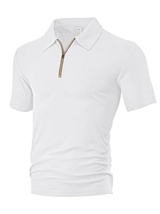 Détail du tissu blanc à chevrons et du col à fermeture éclair métallique sur le polo