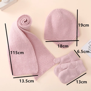 Detailed size chart for pink winter knit set including hat, scarf, and gloves dimensions
