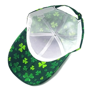 Detail der St. Patrick's Day Baseballkappe mit 100 % Polyester und Kleeblatt-Musterung