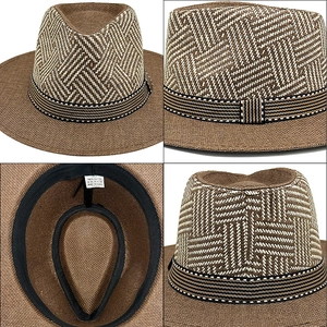 Détail d'un chapeau fedora en paille tressée marron avec étiquette de taille 58 cm