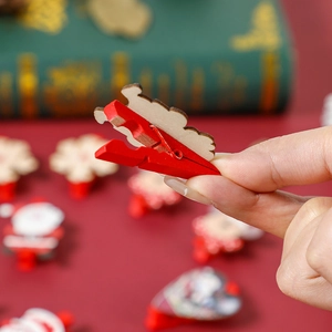6-pack Christmas wooden cartoon clips for festive decor and party accessories