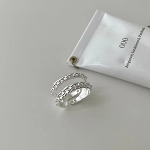 Detail view of double-layer S925 sterling silver chain ring with minimalist open design