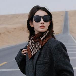 Knitted Triangle Neck Scarf Warm Winter Neck Gaiter Geometric Pattern Windproof Acrylic Artificial Wool Neck Wrap For Women