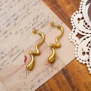 Boucles d'Oreilles Pendantes Irrégulières en Acier Inoxydable Minimalistes Plaquées Or Ligne Liquide Géométrique Bijoux de Mode Cadeau