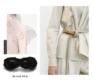 Détail de lunettes de soleil en peluche noire avec tenue beige et accents à volants roses