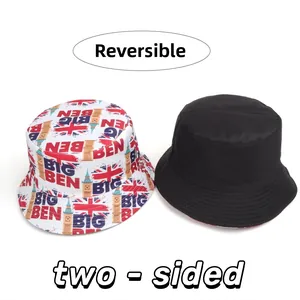 Omkeerbare vissershoed met vintage Londen Big Ben print en een effen zwarte binnenkant.