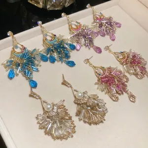 Elegante böhmische Kronleuchter-Ohrringe mit Zirkon-Quasten und bunten Steinen im Set