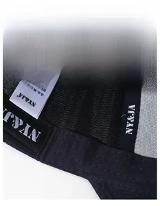 Détail d'une casquette en maille de coton avec bandeau anti-transpiration et doublure