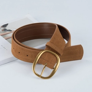Ceinture femme vintage en daim marron avec élégante boucle ovale dorée mate et couture